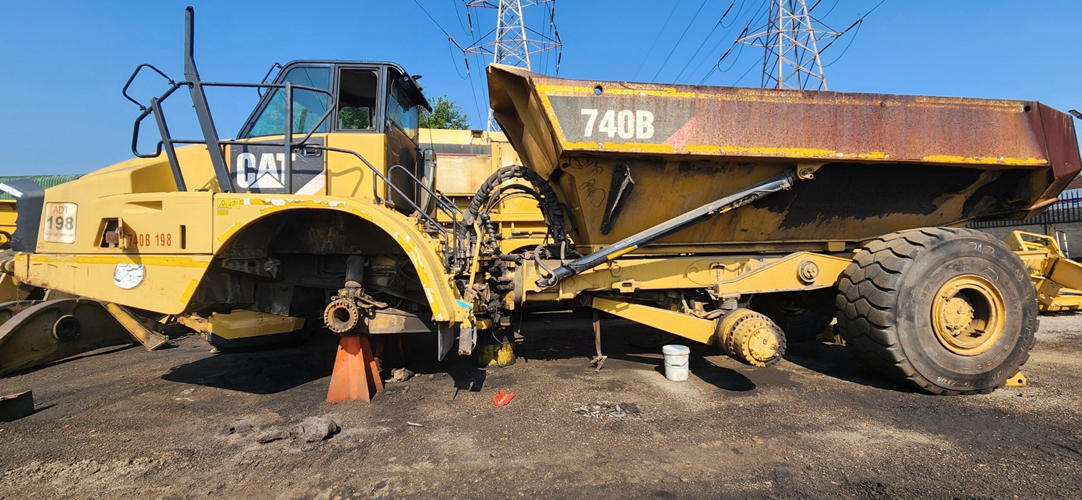 2013_CAT_740B_ADT