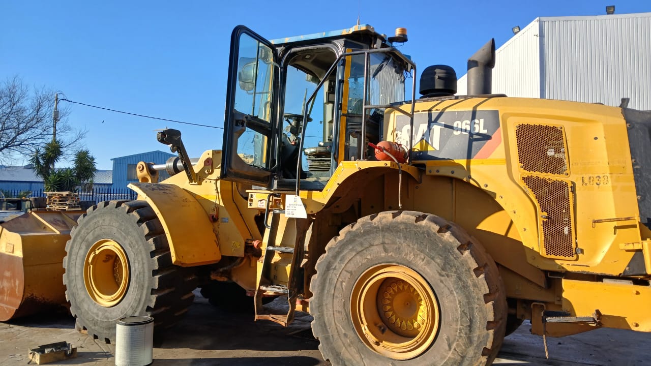 2017_CAT_966L_Front_End_Loader